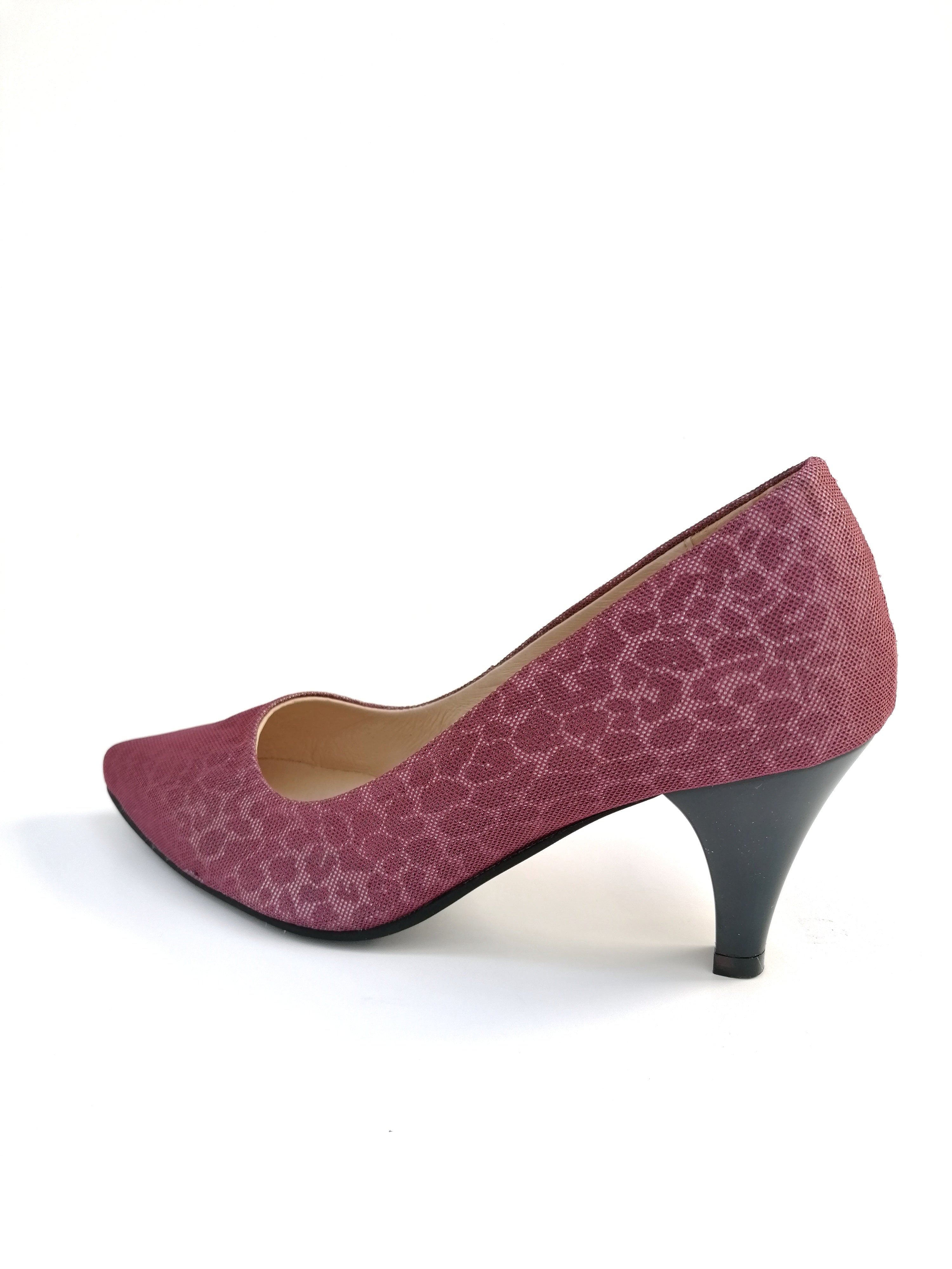 Bordeaux with printed MESH pumps